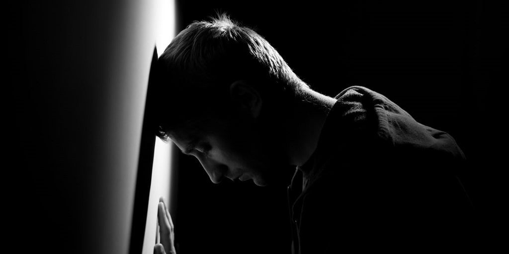 بی رمقی یکی از نشانه های اختلالات مرتبط با مواد استنشاقی